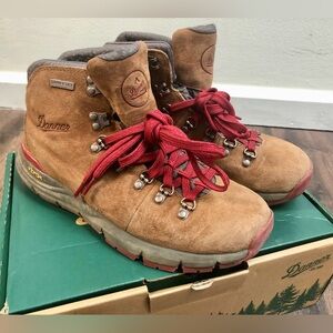 Danner Women’s Mountain 600 Hiking Boots
